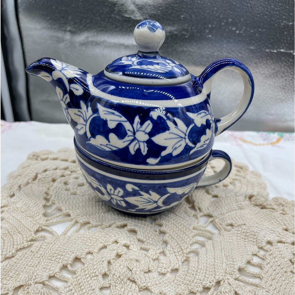 Teapot with single cup